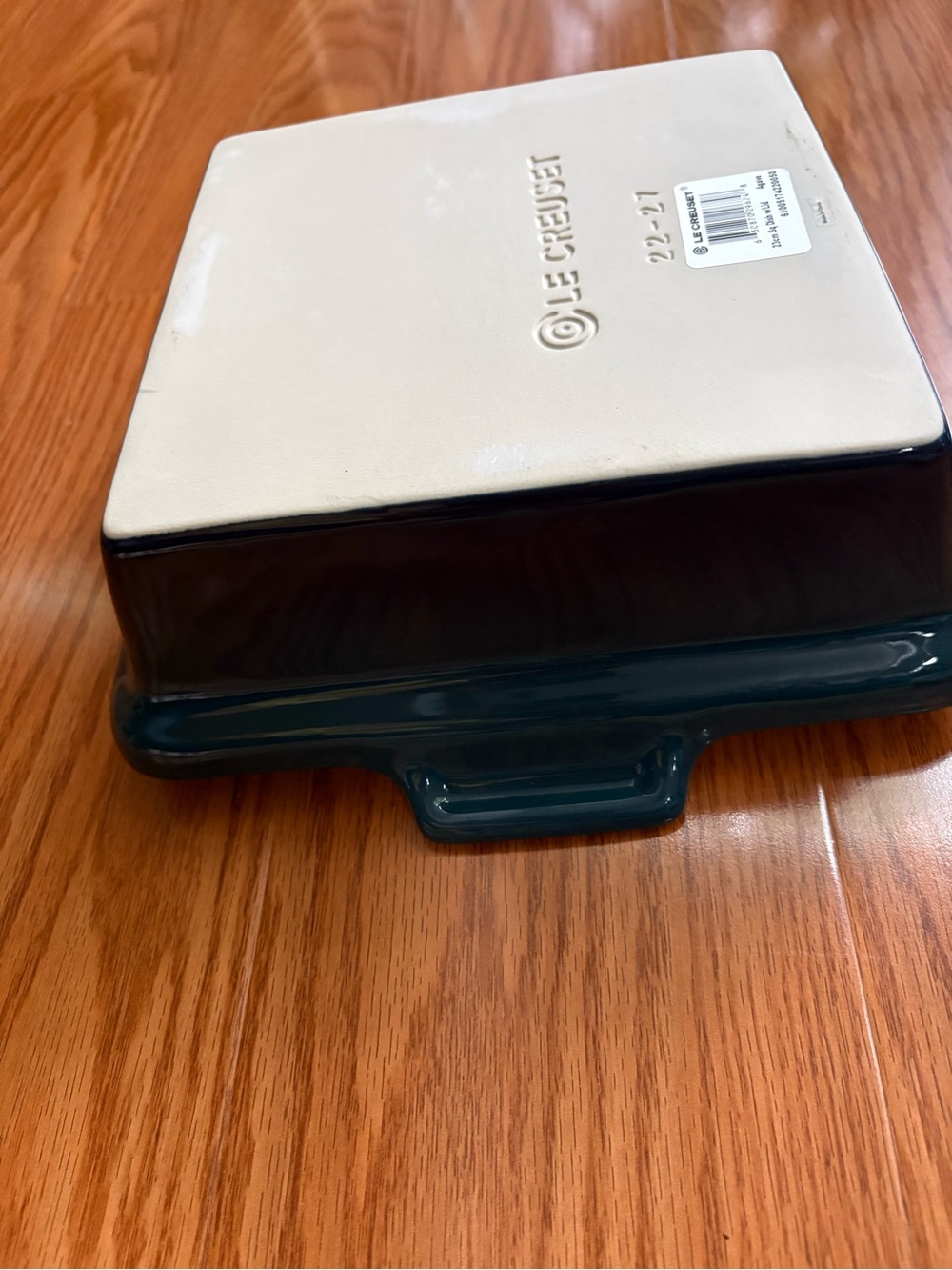 Le Creuset 23cm Square Casserole Dish with Lid in Agave - Picture 8 of 10